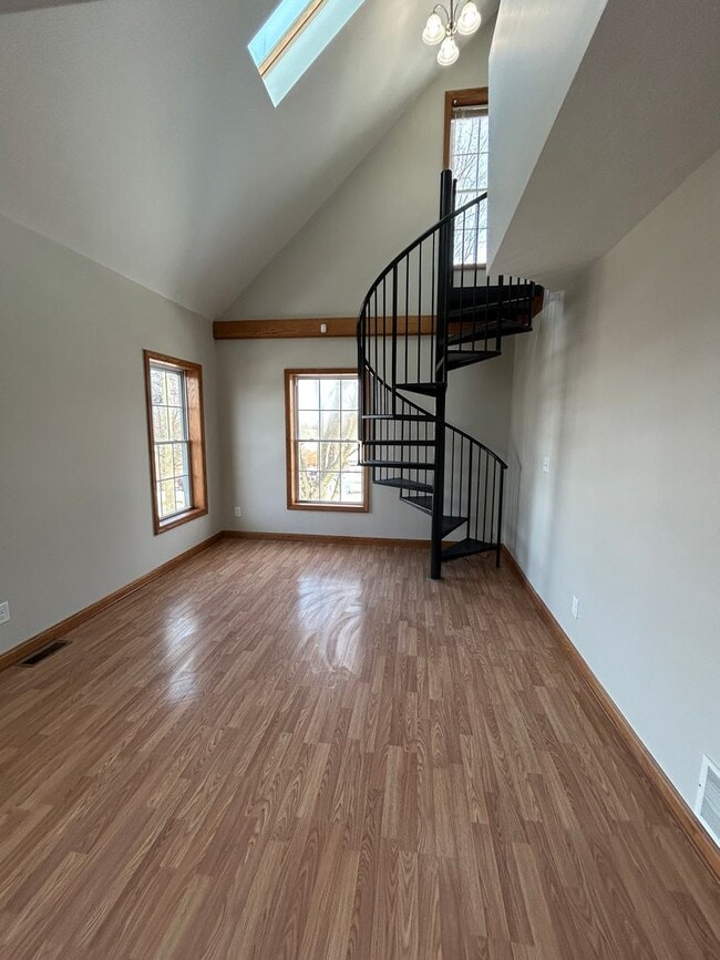 Building Photo - Bear Trax Real Estate