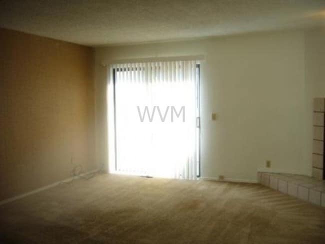 Building Photo - Chesapeak Townhouse, 2 story