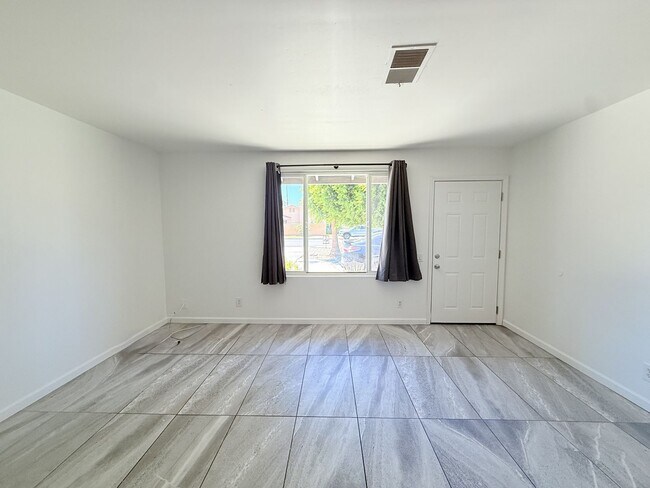 Foto del edificio - AVAILABLE NOW!!! 2 Bedroom / 1 Bathroom Ap...
