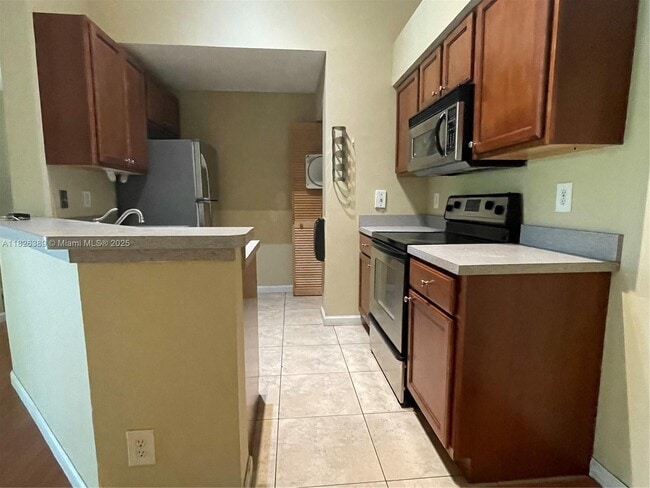 Building Photo - 9999 Summerbreeze Dr