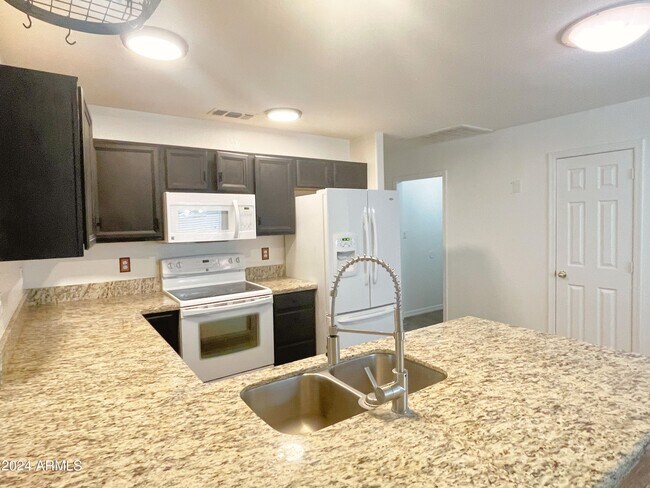 Building Photo - 14570 N 90th Dr