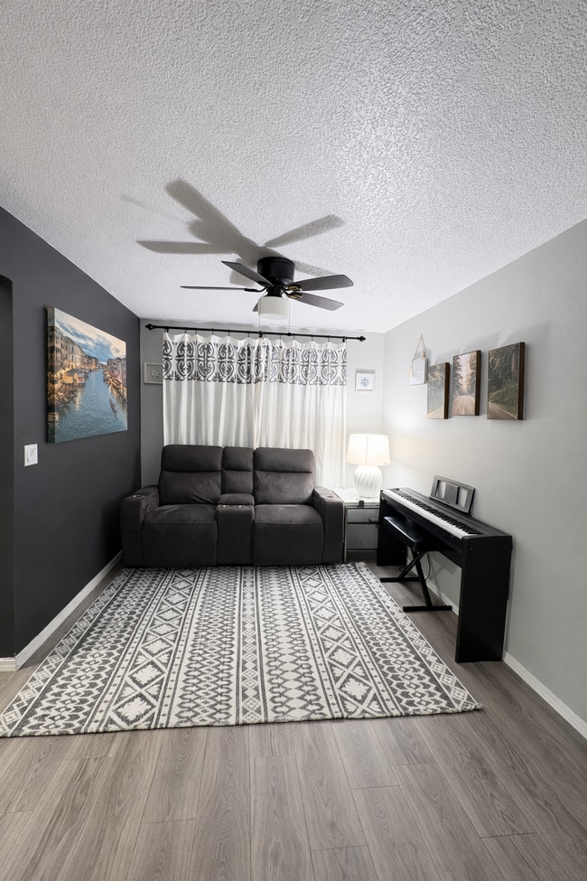 Building Photo - 19315 SW Oak St