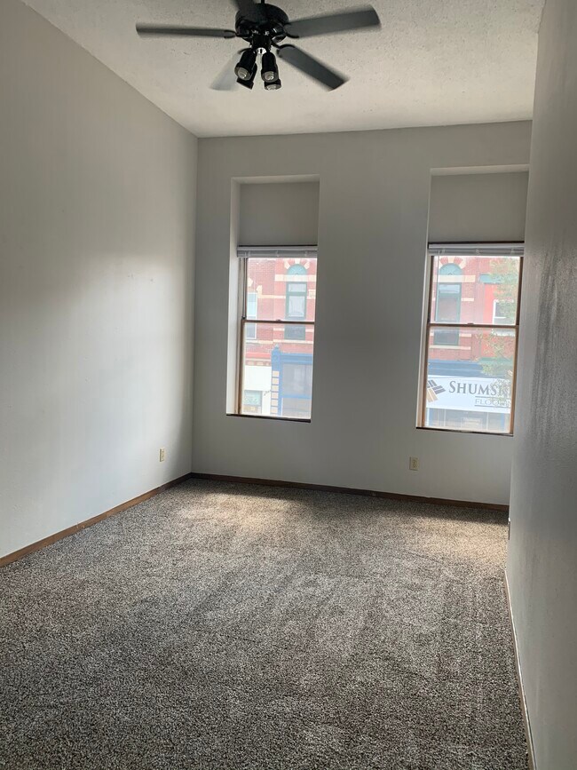 Foto del edificio - 170 E 3rd St