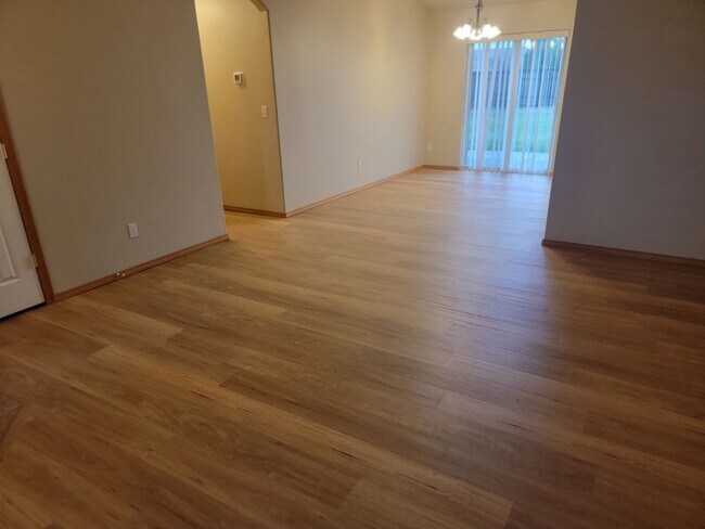 Building Photo - **Half off Full 1st Month's Rent** Great 3-bed Home In Spokane Valley