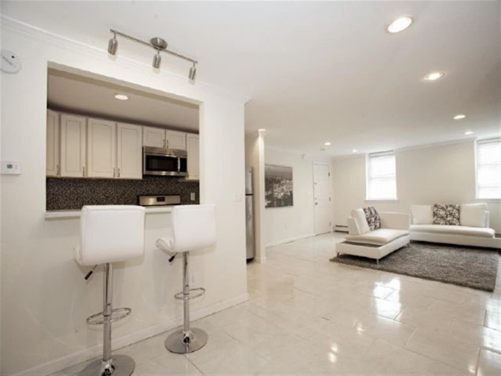 Primary Photo - 18 Bright St