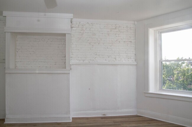 Building Photo - 804 Newington Ave