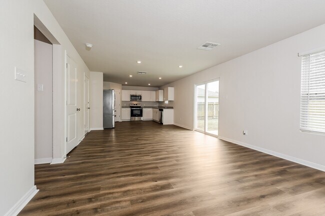 Foto del edificio - 17640 Cedar Crst Dr