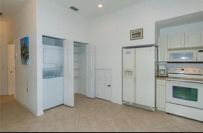 Building Photo - 1604 Triano Cir