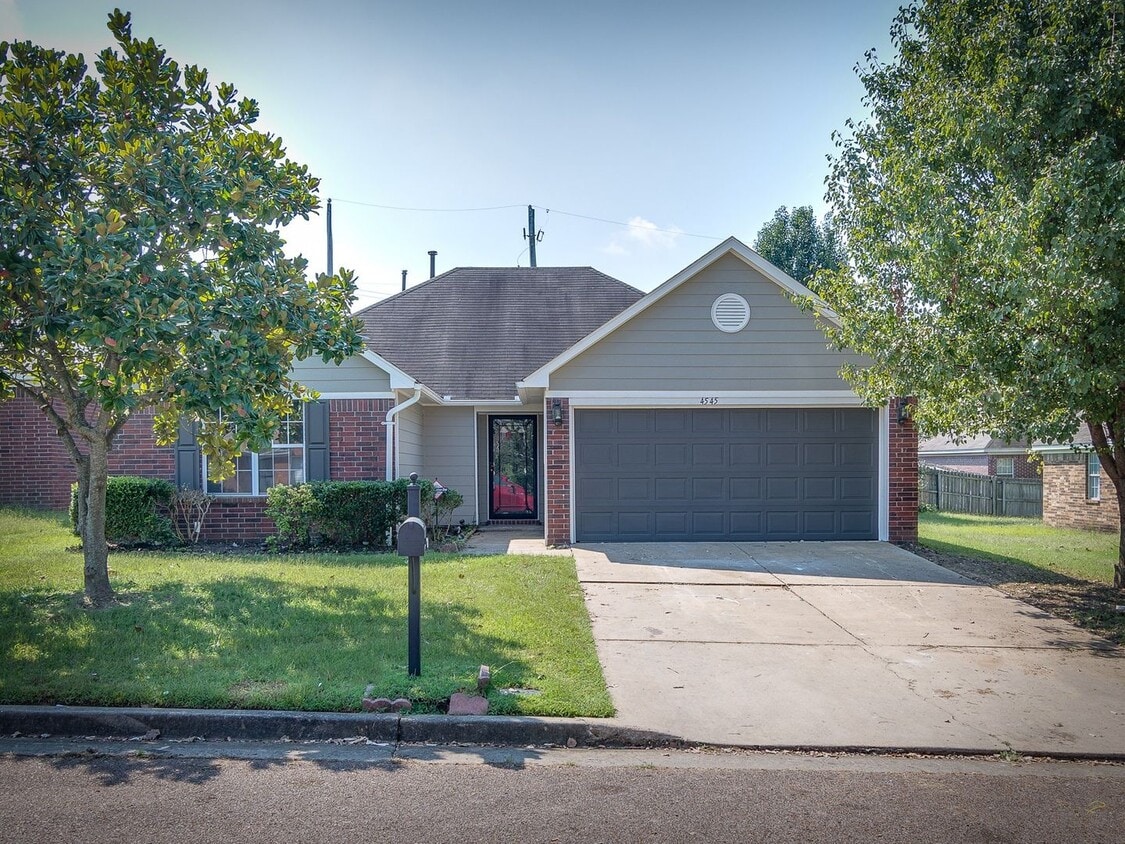 Foto principal - Nice and Bright! 3BR/2B home available for...