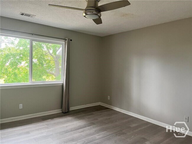 Foto del edificio - 46 Knollwood Cir