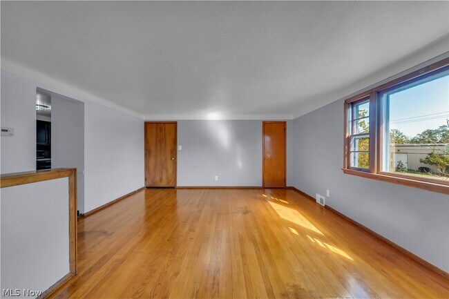 Building Photo - 77 Solon Rd