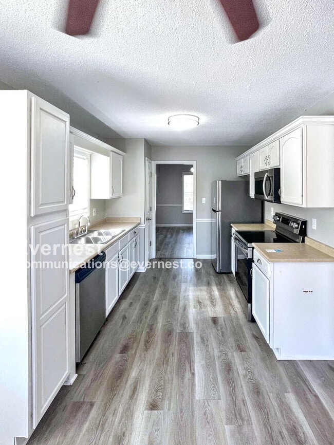 Building Photo - 3397 Bradfield Dr