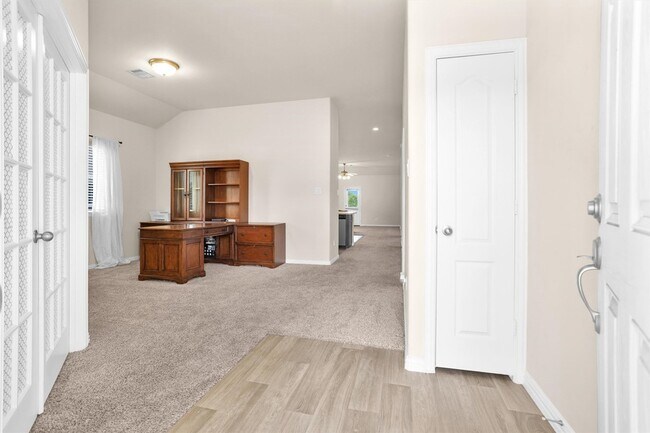 Foto del edificio - 223 Shoreview Dr