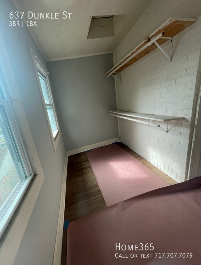 Building Photo - 3 Bedroom, 1 Bath Single Family Home!