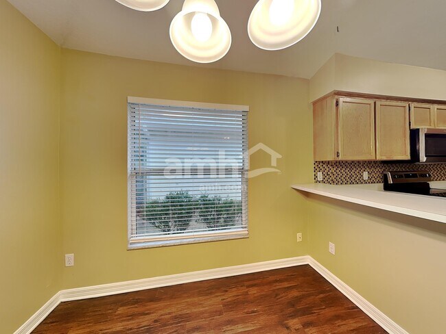 Foto del edificio - 815 Park Trail Dr