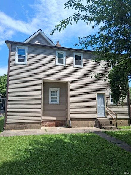 Building Photo - 125 E Riverside Dr