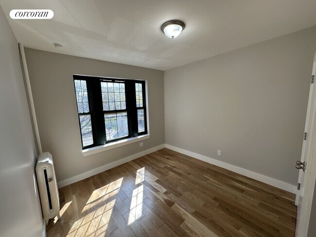 Building Photo - 250 Adelphi St