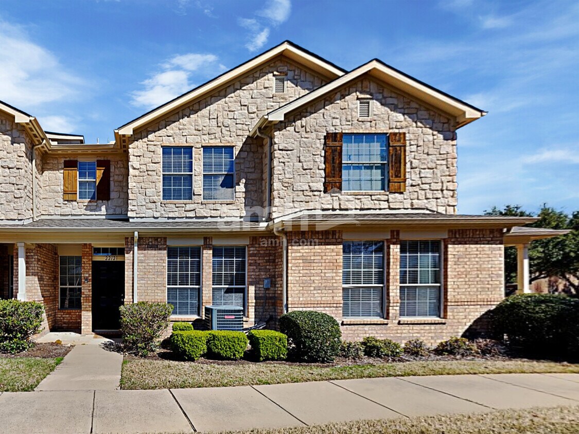 Primary Photo - 2212 Glacier Park Ln
