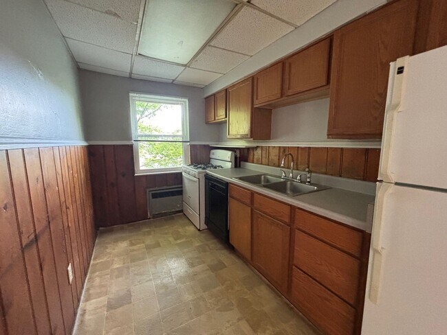 Building Photo - 596 Lowell Ave