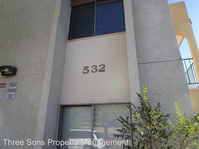 Building Photo - 532 Palomas Dr SE