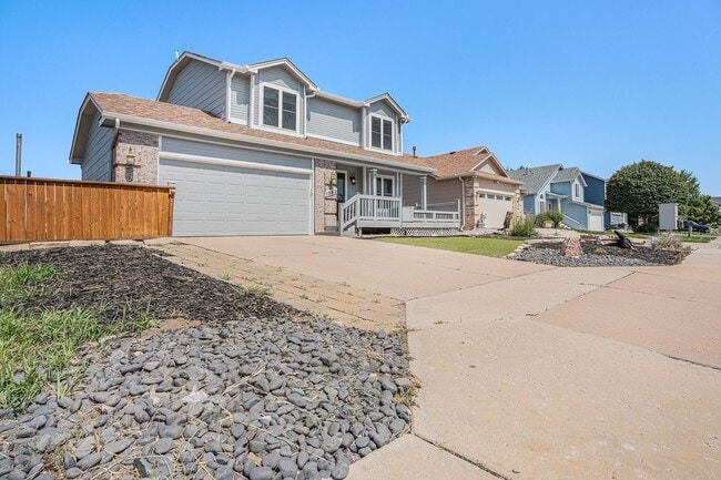 Building Photo - Remodeled 3-Bedroom with Central Air & Cov...