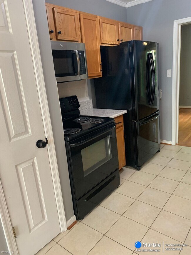 Building Photo - 3 br, 2.5 bath Townhome - 2830 Goyne Ter