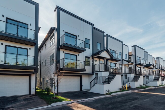 Building Photo - 746 Seaport Dr.