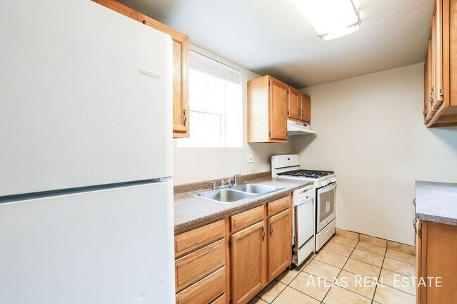 Building Photo - 2716 Grove St