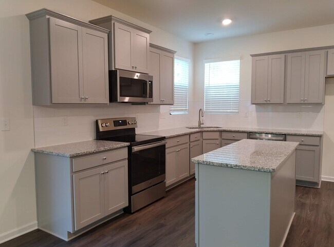 Building Photo - 2114 Everly Dr