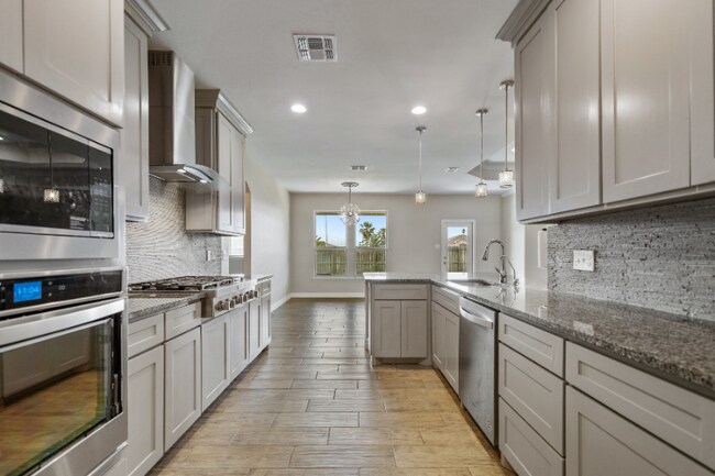 Building Photo - 7721 Dove Hollow Ln
