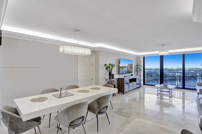 Building Photo - 20515 E Country Club Dr