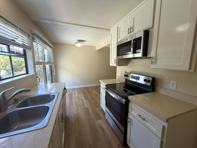Building Photo - IRVINE 1 BED, 1 BATH CONDO- $2,675 ("THE SPRINGS" COMMUNITY)