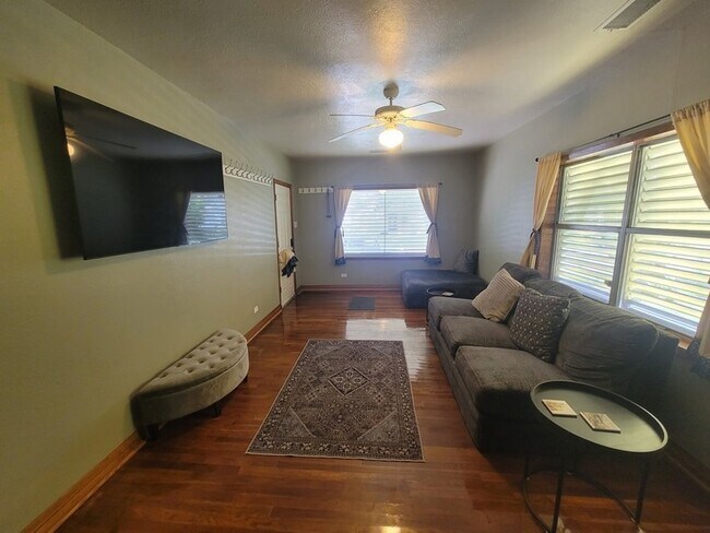 Foto del edificio - 5113 Avenue R