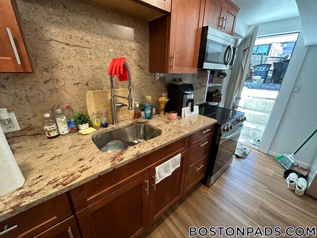 Foto del edificio - 688 Parker St