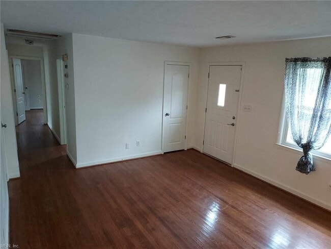 Building Photo - 4050 Weyanoke Dr