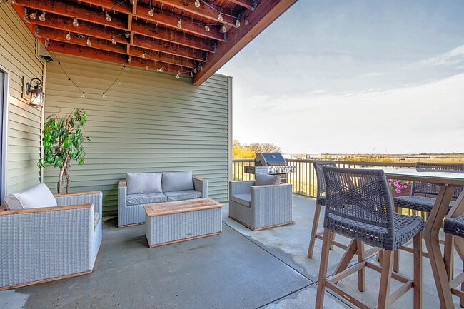 Building Photo - The Lofts at Hawks Ridge