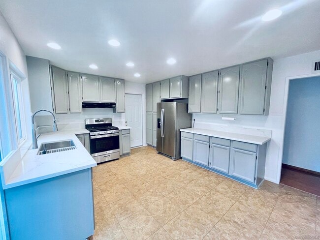 Building Photo - 11021 Avenida Maria