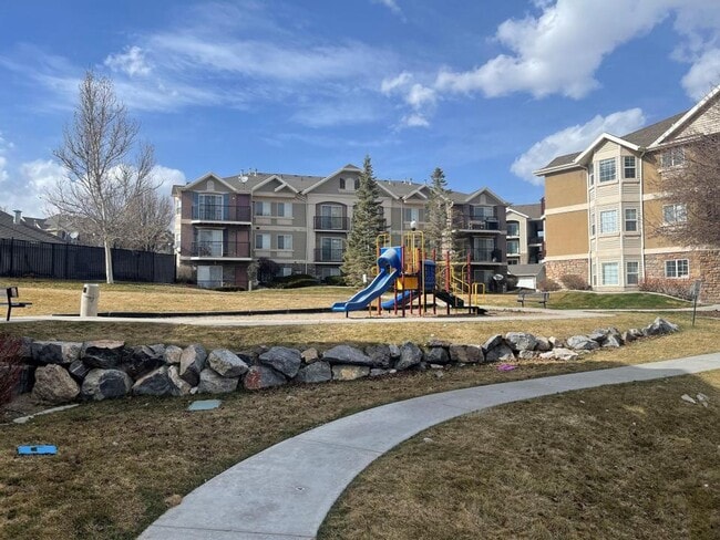 Building Photo - 129 Daybreak Ln