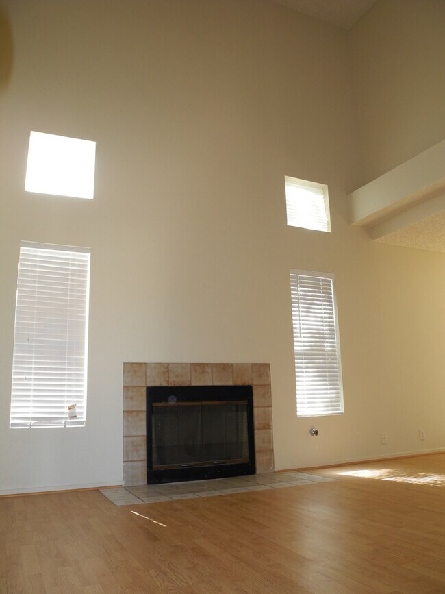 Foto del edificio - 3 bed / 2 bath house near Durango and Sahara