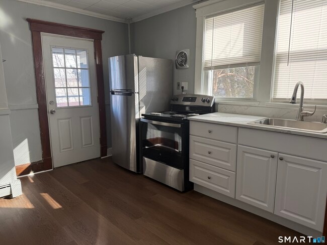 Building Photo - 118 Riverview Ave