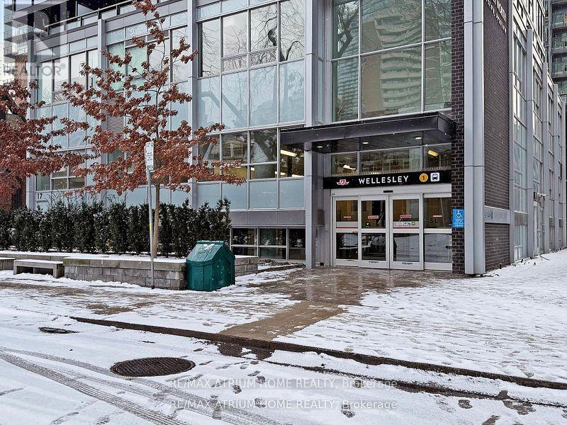 Photo principale - 17-817 Dundonald St