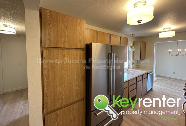 Building Photo - 3422 N Bristol St