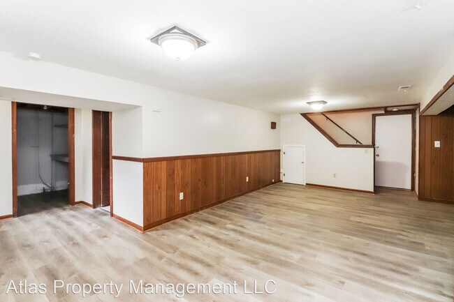 Foto del edificio - 3 br, 3 bath House - 8202 E 166th St