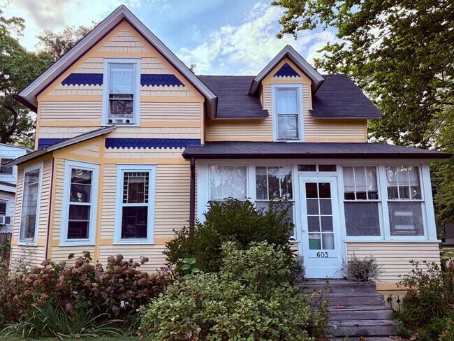Foto del edificio - 603 S Batavia Ave