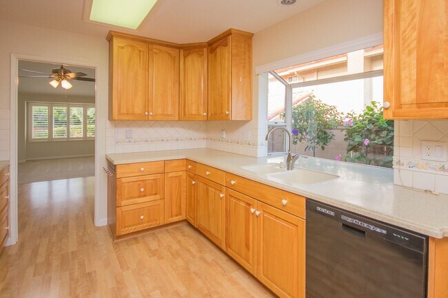 Building Photo - Lovely 3+BR Single-Story Carlsbad Home With AC & Skylights!!