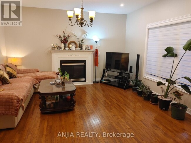 Building Photo - 73 Gracedale Dr