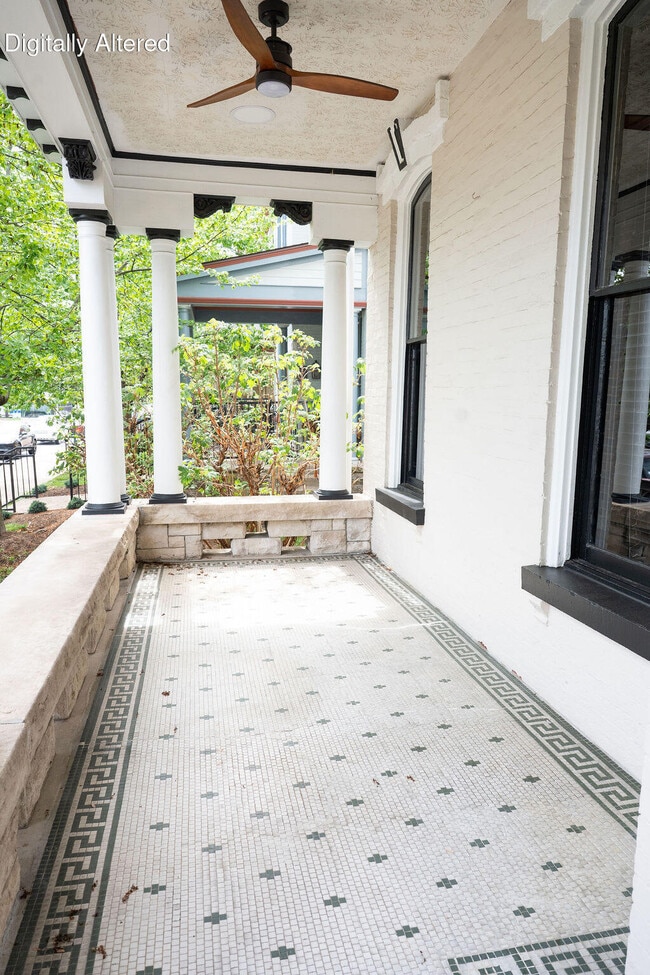 Building Photo - 275 S Limestone