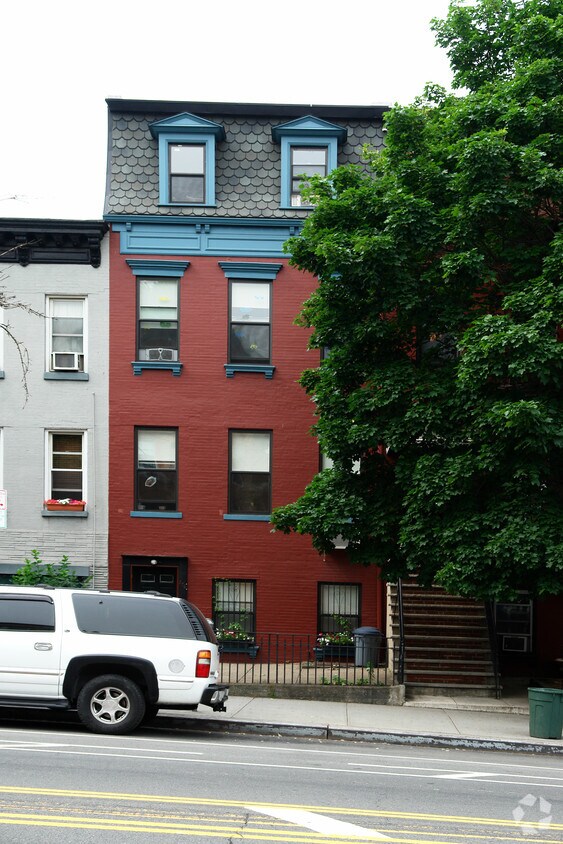 Building Photo - 276 9th St