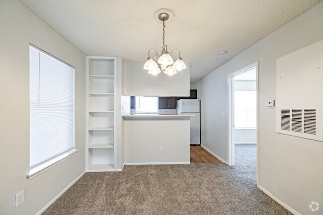 2BR, 1BA - 844SF - Dining Area - Salem Creek Apartment Homes