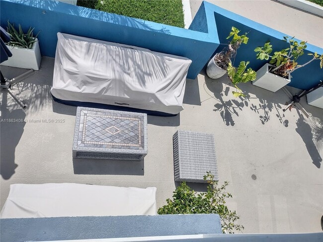 Building Photo - 7600 Collins Ave